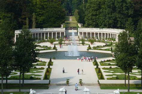  ネルー・ローダンの壮大な景色と歴史的建造物